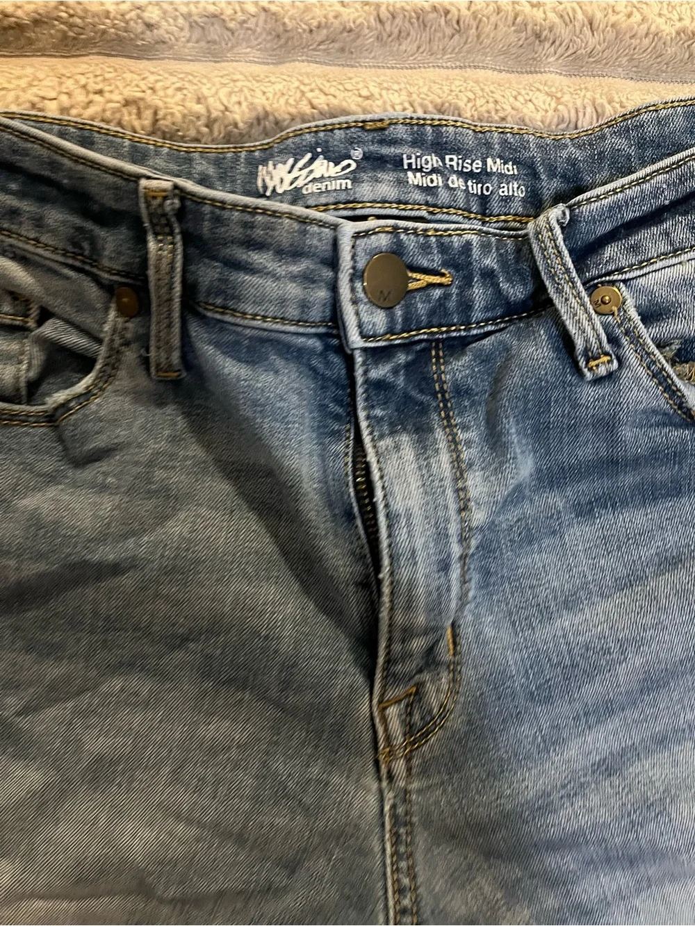 High-Waist Rolled Hem Denim Shorts - Blue